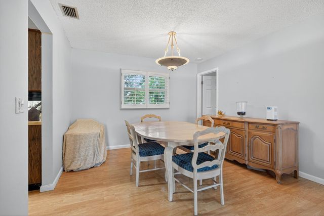 8011 45th Way N, Palm Beach Gardens, FL 33418