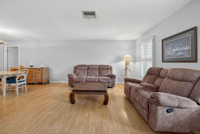 8011 45th Way N, Palm Beach Gardens, FL 33418