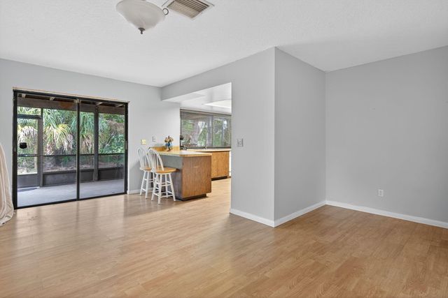 8011 45th Way N, Palm Beach Gardens, FL 33418