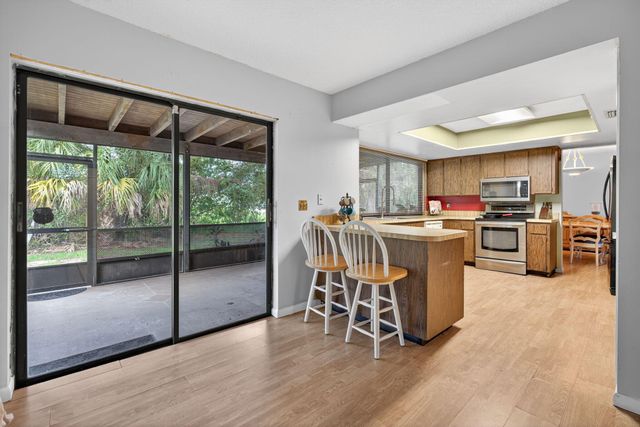 8011 45th Way N, Palm Beach Gardens, FL 33418