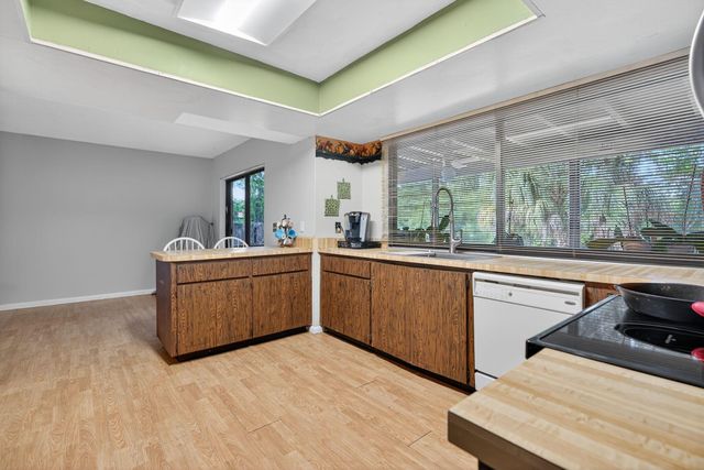 8011 45th Way N, Palm Beach Gardens, FL 33418