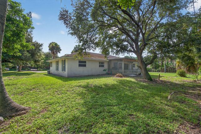 8011 45th Way N, Palm Beach Gardens, FL 33418