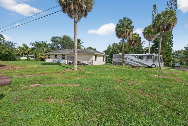 8011 45th Way N, Palm Beach Gardens, FL 33418