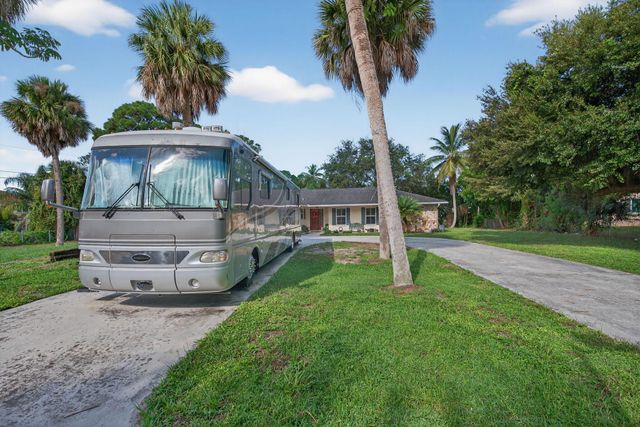 8011 45th Way N, Palm Beach Gardens, FL 33418
