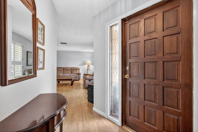 8011 45th Way N, Palm Beach Gardens, FL 33418