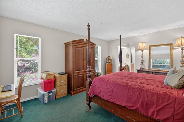 8011 45th Way N, Palm Beach Gardens, FL 33418