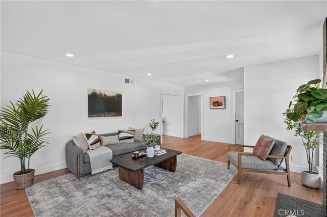 50 Doone, Thousand Oaks, CA 91360