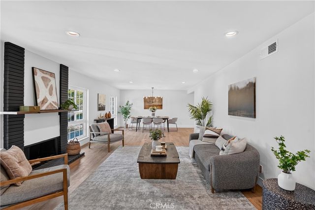 50 Doone, Thousand Oaks, CA 91360
