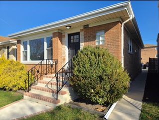 7421 N Oconto Avenue, Chicago, IL 60631