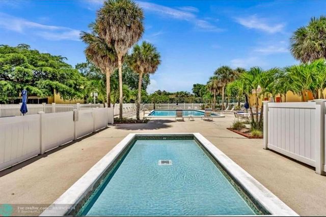 830 SW 9th Street Circle APT 201, Boca Raton, FL 33486
