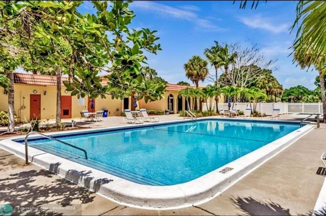 830 SW 9th Street Circle APT 201, Boca Raton, FL 33486