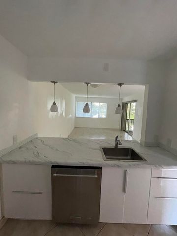 830 SW 9th Street Circle APT 201, Boca Raton, FL 33486