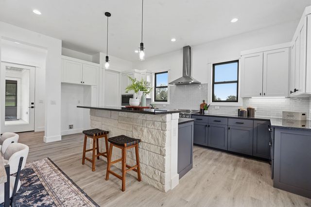 109 Rocky Summit CT, Spicewood, TX 78669