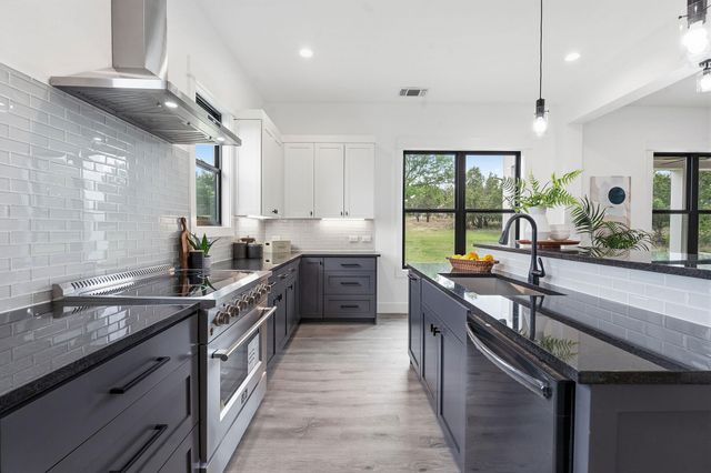 109 Rocky Summit CT, Spicewood, TX 78669