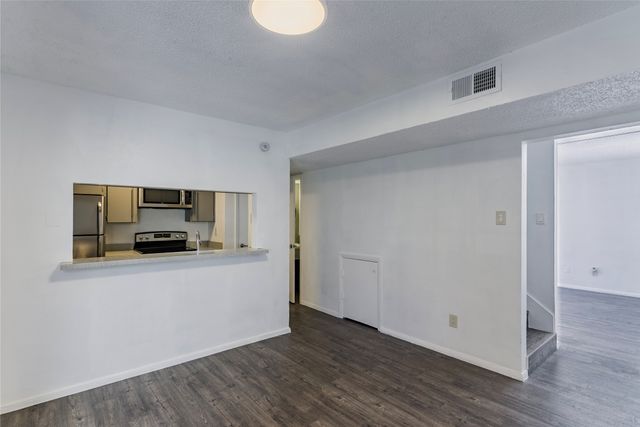 4211 Holland Avenue 208, Dallas, TX 75219