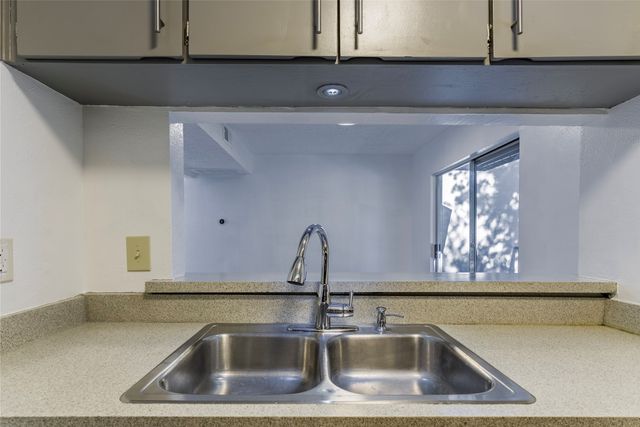 4211 Holland Avenue 208, Dallas, TX 75219