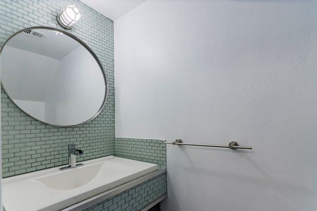 4211 Holland Avenue 208, Dallas, TX 75219