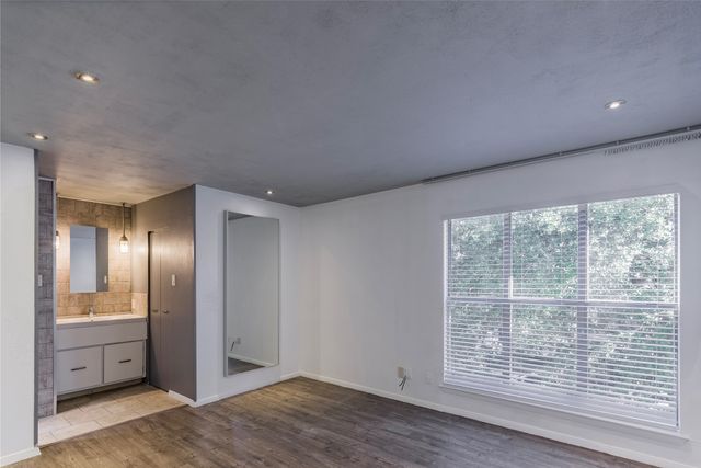 4211 Holland Avenue 208, Dallas, TX 75219