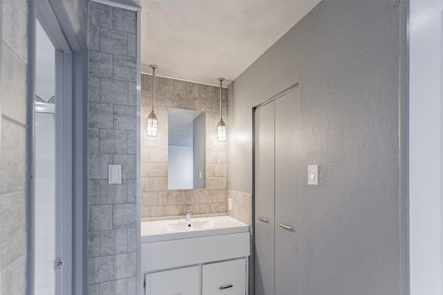 4211 Holland Avenue 208, Dallas, TX 75219