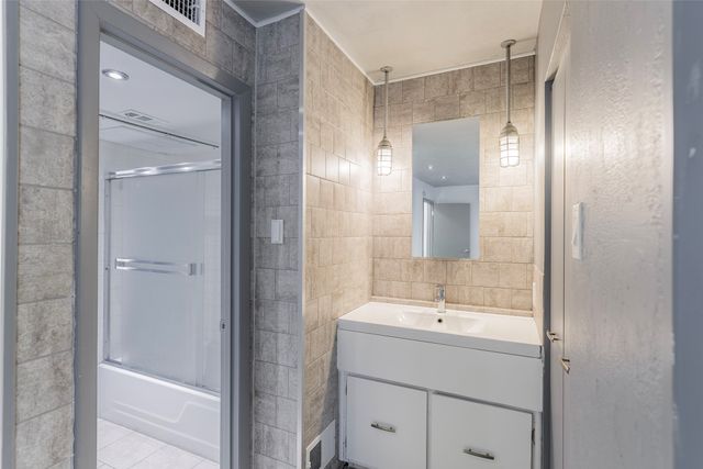 4211 Holland Avenue 208, Dallas, TX 75219