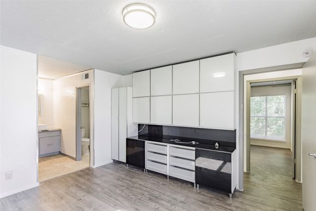 4211 Holland Avenue 208, Dallas, TX 75219