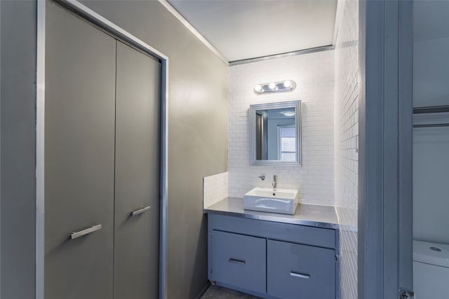 4211 Holland Avenue 208, Dallas, TX 75219