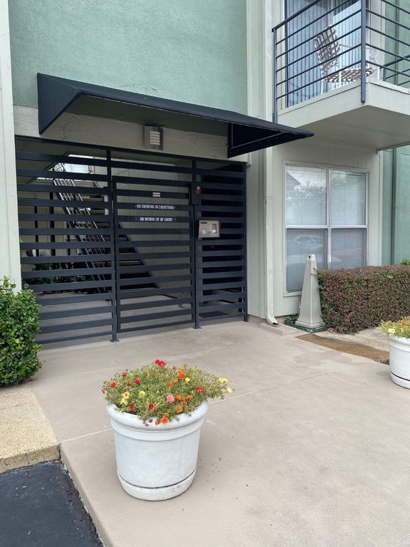 4211 Holland Avenue 208, Dallas, TX 75219