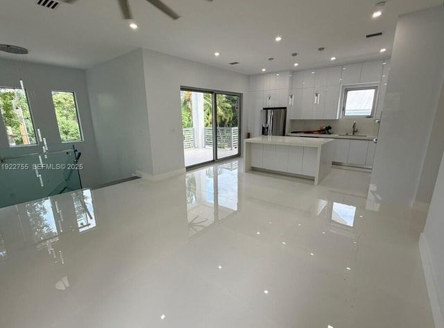 365 Buttonwood Shores Drive, Key Largo, FL 33037