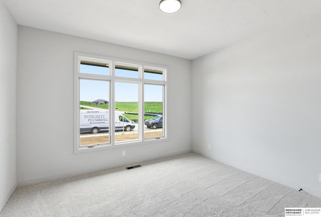 18505 Acorn Drive, Gretna, NE 68028