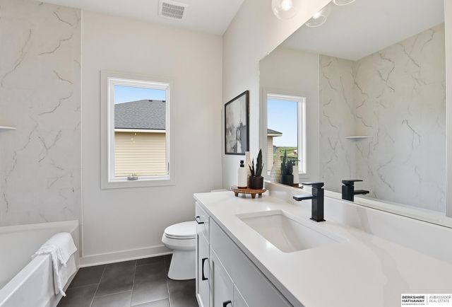 18505 Acorn Drive, Gretna, NE 68028