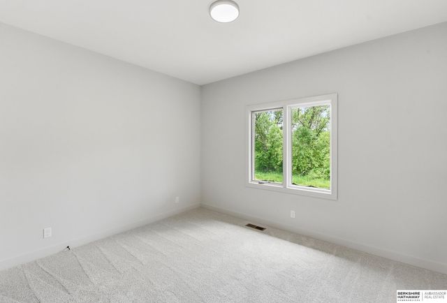 18505 Acorn Drive, Gretna, NE 68028