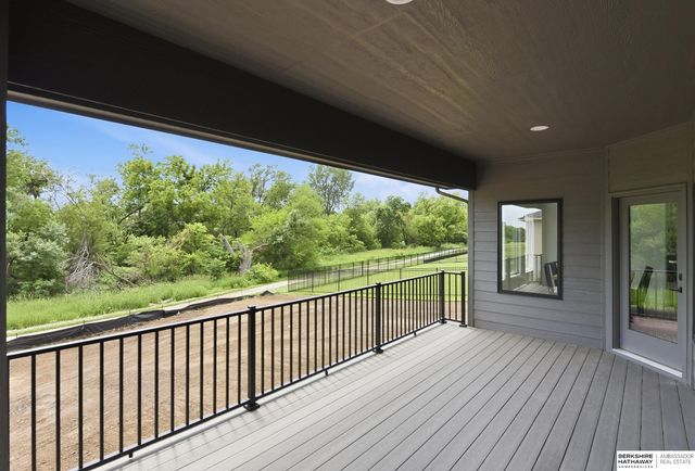 18505 Acorn Drive, Gretna, NE 68028
