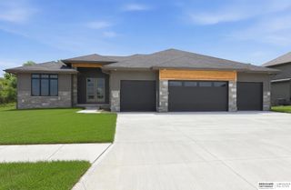 18505 Acorn Drive, Gretna, NE 68028