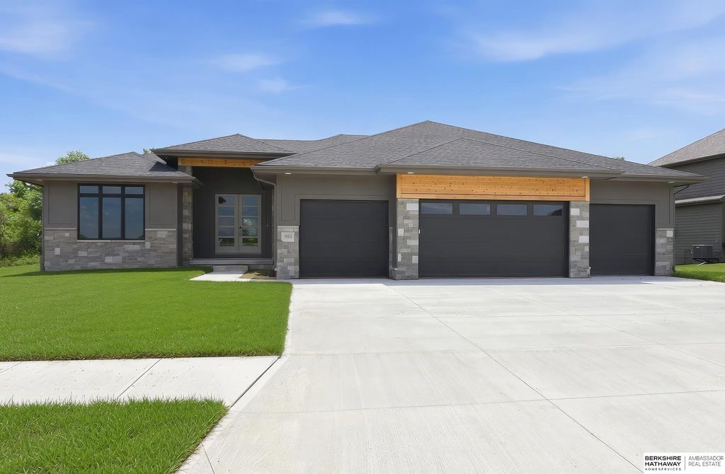 18505 Acorn Drive, Gretna, NE 68028