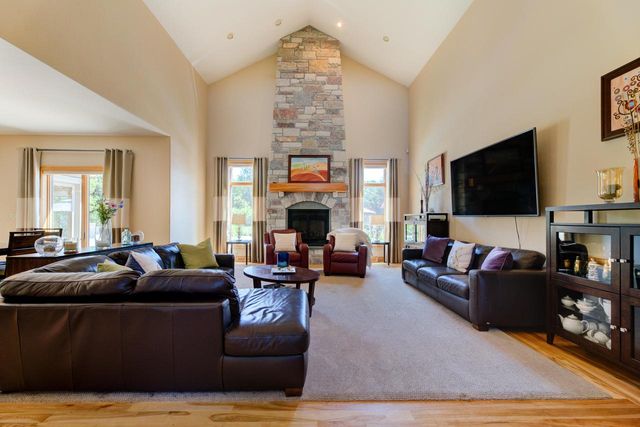 W287N8810 Center Oak ROAD, Hartland, WI 53029