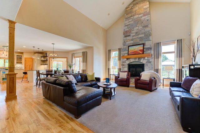 W287N8810 Center Oak ROAD, Hartland, WI 53029