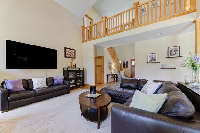 W287N8810 Center Oak ROAD, Hartland, WI 53029