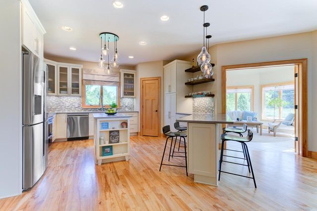 W287N8810 Center Oak ROAD, Hartland, WI 53029