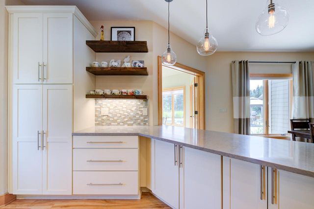 W287N8810 Center Oak ROAD, Hartland, WI 53029