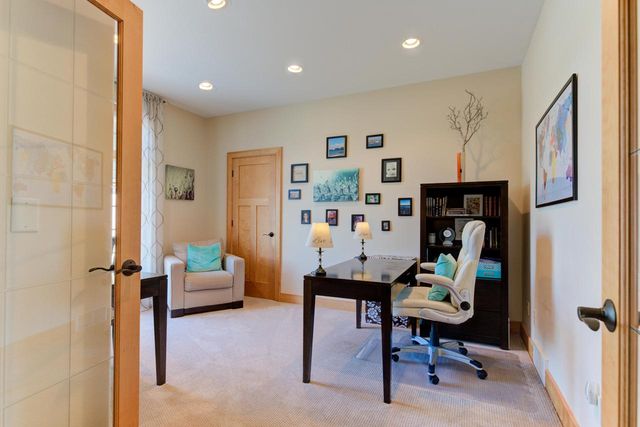 W287N8810 Center Oak ROAD, Hartland, WI 53029