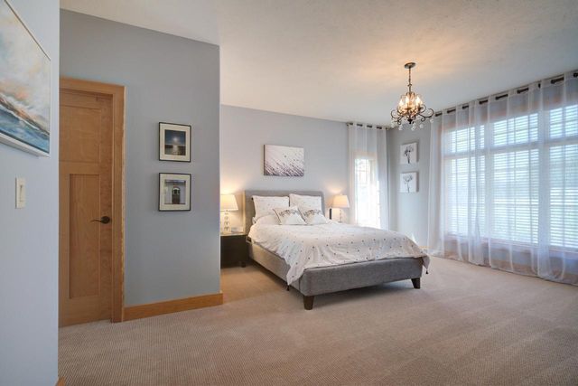 W287N8810 Center Oak ROAD, Hartland, WI 53029