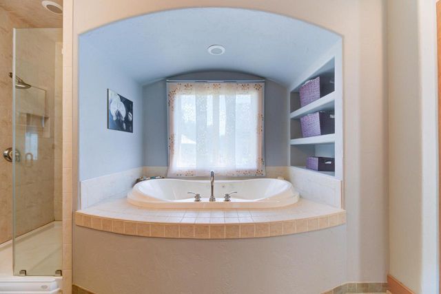 W287N8810 Center Oak ROAD, Hartland, WI 53029