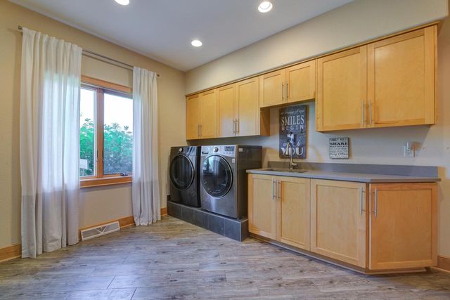 W287N8810 Center Oak ROAD, Hartland, WI 53029