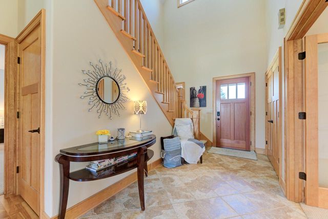 W287N8810 Center Oak ROAD, Hartland, WI 53029