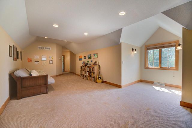 W287N8810 Center Oak ROAD, Hartland, WI 53029