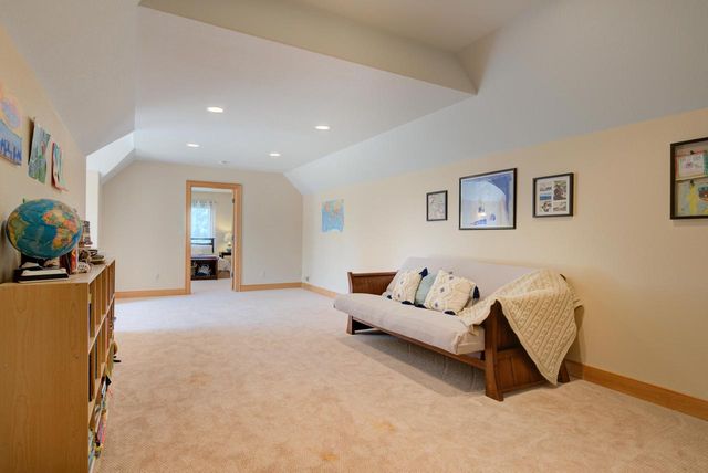 W287N8810 Center Oak ROAD, Hartland, WI 53029