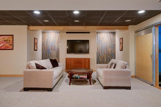 W287N8810 Center Oak ROAD, Hartland, WI 53029