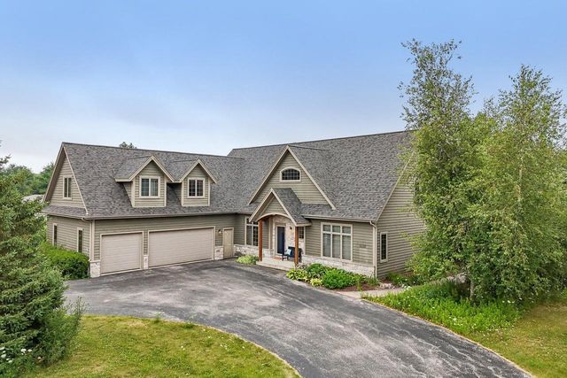 W287N8810 Center Oak ROAD, Hartland, WI 53029
