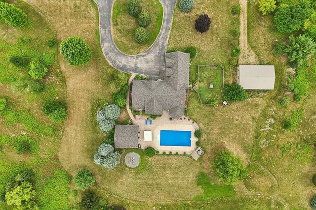 W287N8810 Center Oak ROAD, Hartland, WI 53029