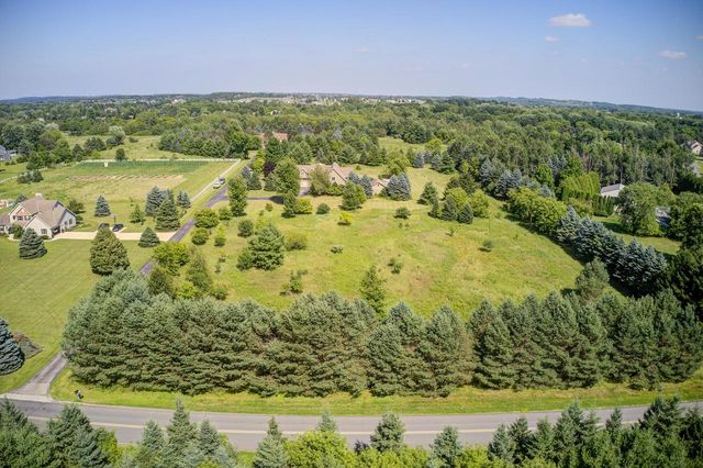 W287N8810 Center Oak ROAD, Hartland, WI 53029